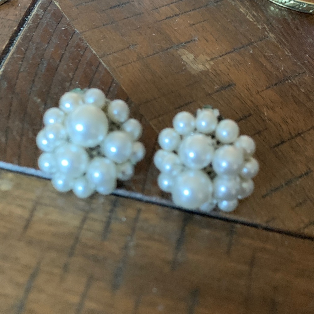 Elegant Pearl Cluster Earrings - Picture 2 of 4